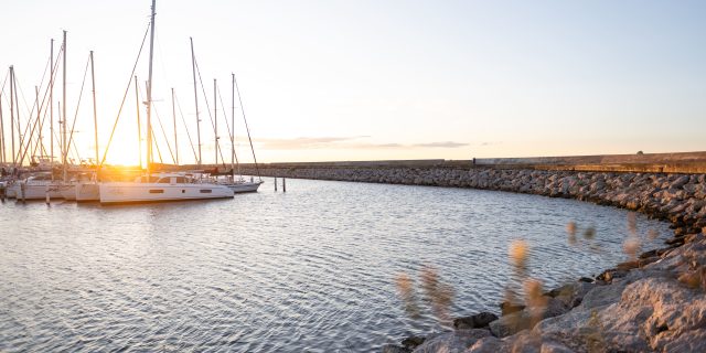 Port de plaisance de Palavas-les-Flots : coucher de soleil et bateaux au port