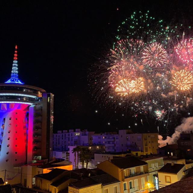 Feu d'artifice à Palavas-les-Flots : plage de l'hôtel de ville