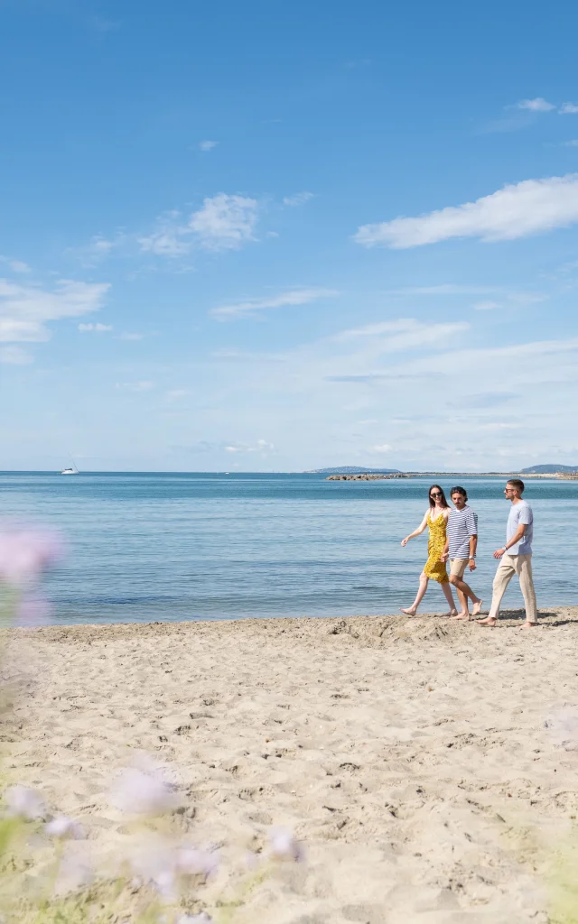 Balade sur la plage entre amis à Palavas-les-Flots